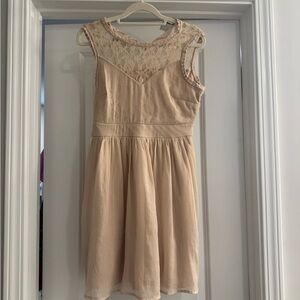 Sleeveless Lace Dress in Cream